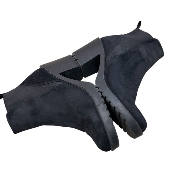 Divided black round toe lug sole faux suede booties pull tab size 7 - Picture 4 of 10